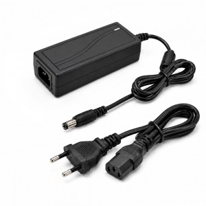Fonte de Alimentação 12V 5A com Plug P4 Tipo Notebook